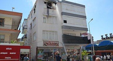 Dairedeki yangını itfaiye söndürdü