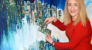 Elektronik devreleri tuvallerinde kullanıyor