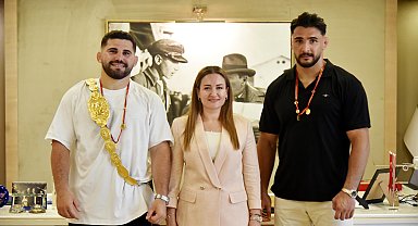 Kırkpınar Başpehlivanı Taş, Antalya'da coşkuyla karşılandı