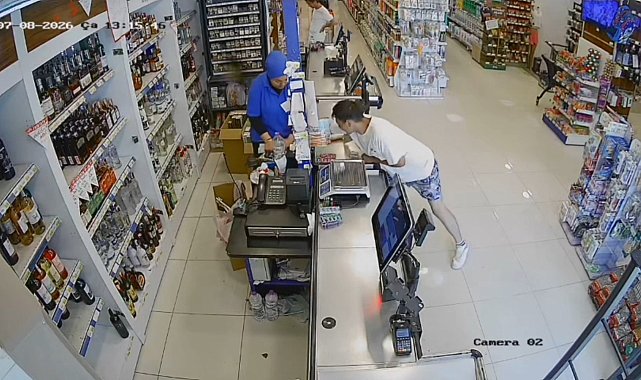 Marketten hırsızlık yapan şüpheli, içinde 10 yaşında çocuğun da bulunduğu otomobili gasbedip kaçtı