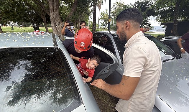 Otomobilde kilitli kalan 1 yaşındaki Firuz'u itfaiye kurtardı