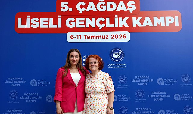 Özdemir, 5. Çağdaş Liseli Gençlik Kampını ziyaret etti