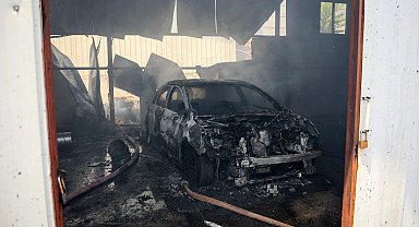 Yangında depo ve içerisindeki otomobil yandı