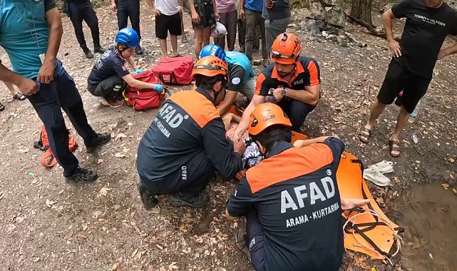 Yürüyüşte ayağı kırılan doğasever, 2 saatte kurtarıldı